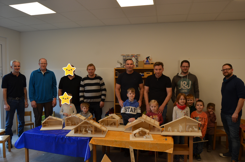 Mit Papa eine Krippe bauen